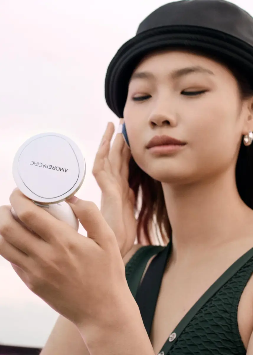 Amore Pacific Color Control Cushion Compact Broad Spectrum SPF 50 | Thumbnail 3