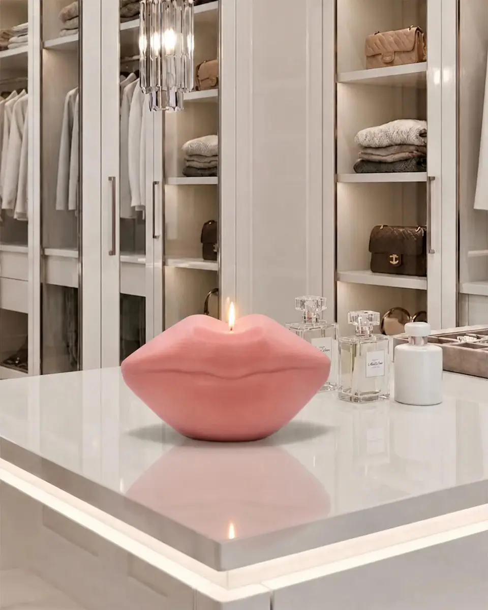 Davie Ocho Candle Co. Big Kiss Unscented Candle | Thumbnail 3 Davie Ocho Candle Co. Big Kiss Unscented Candle | Thumbnail 3