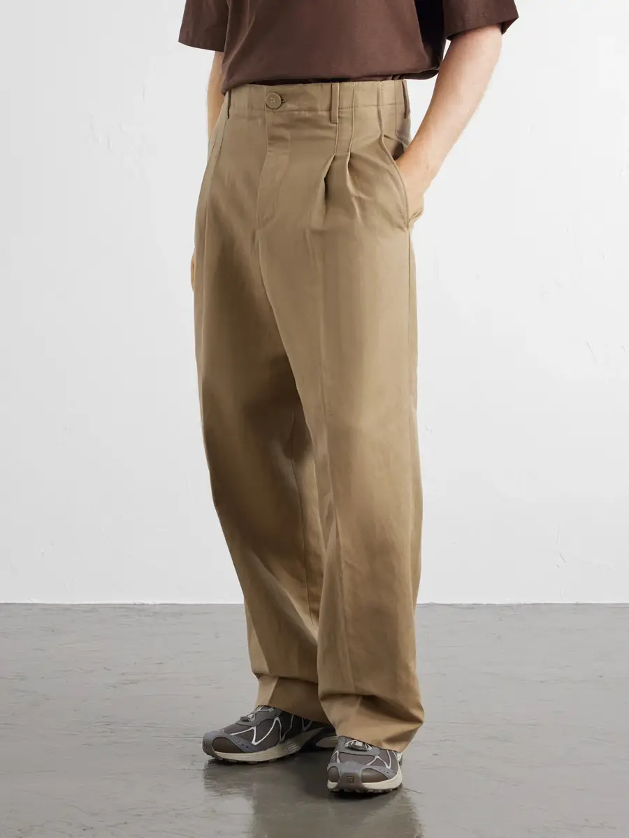 AMI PARIS Carrot Straight-Leg Pleated Cotton and Linen-Blend Trousers - Men | Thumbnail 3