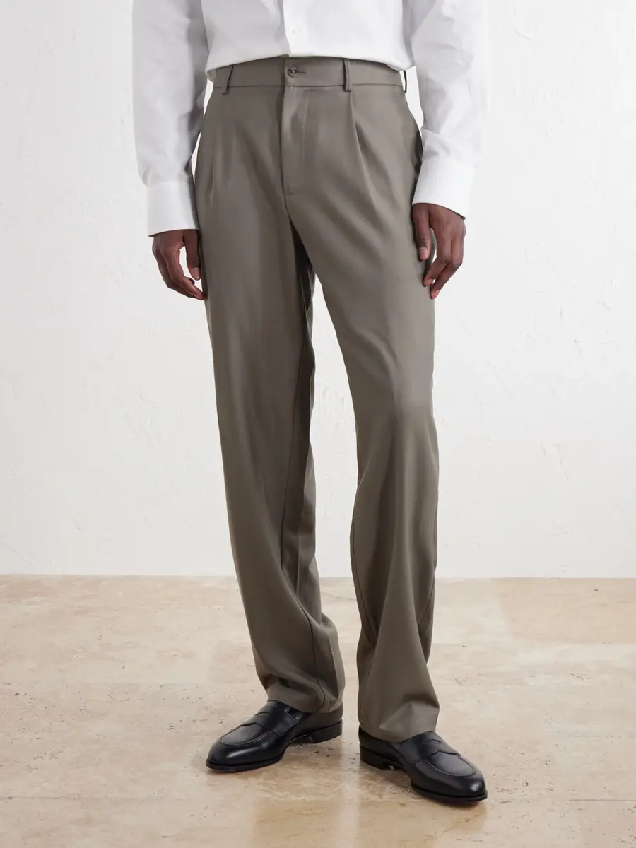 De Bonne Facture One Pleat Straight-Leg Pleated Virgin Wool Trousers - Men | Thumbnail 3
