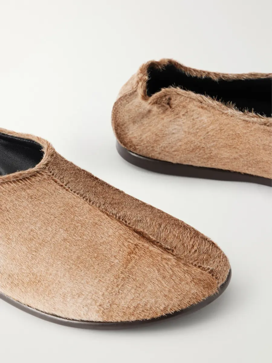 Lemaire Glove Calf Hair Slippers - Men | Thumbnail 5 Lemaire Glove Calf Hair Slippers - Men | Thumbnail 5