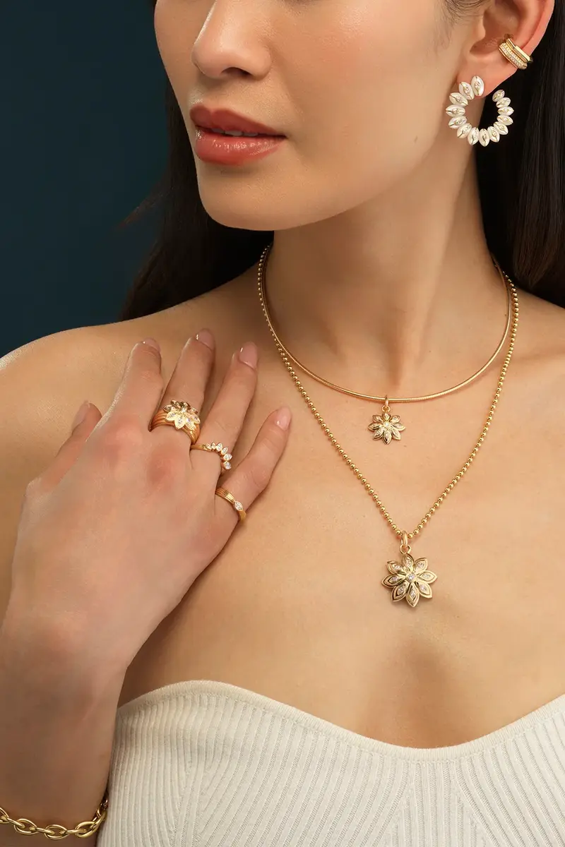 Sorellina Diamond Flower Bloom Pendant | Thumbnail 3