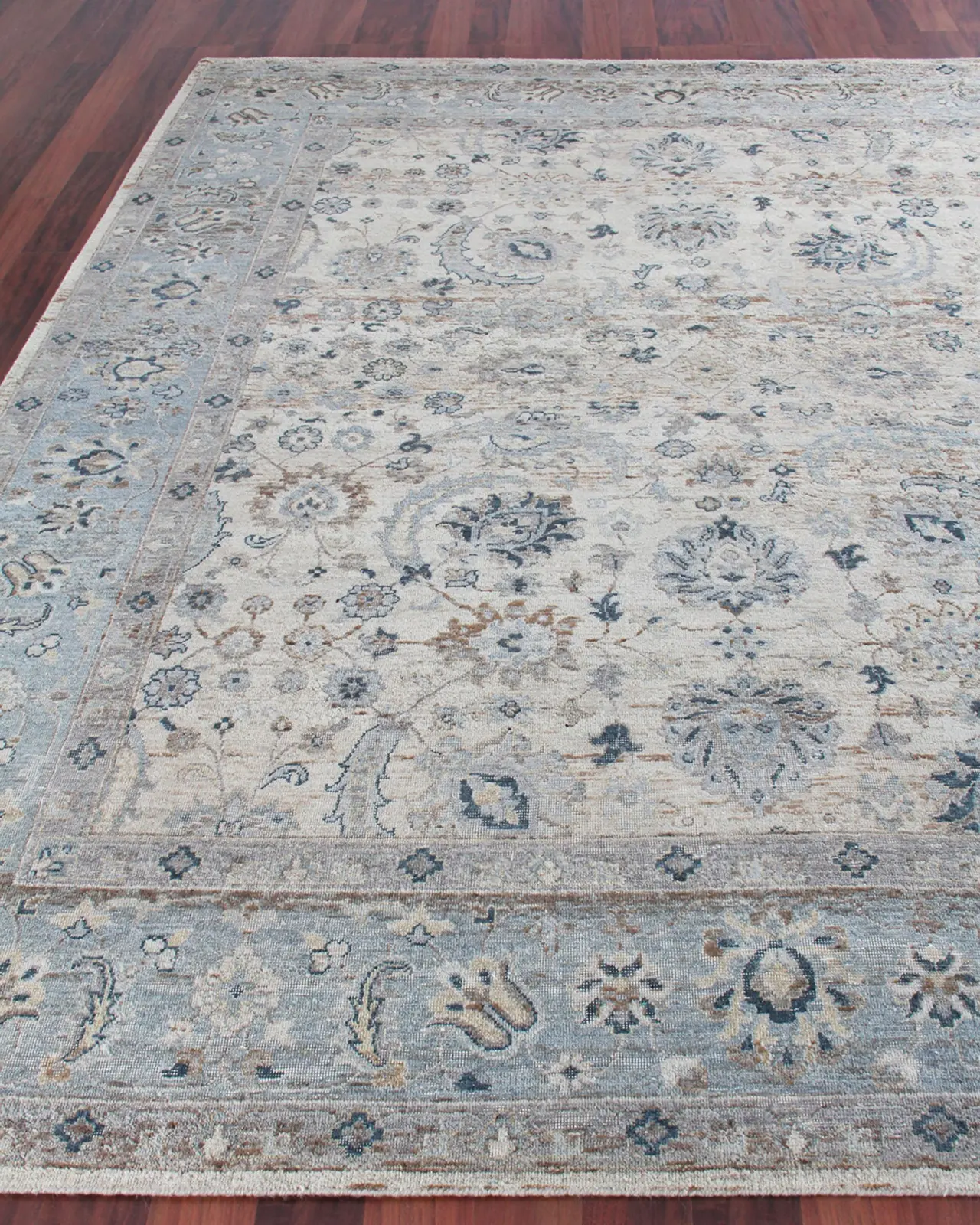 Exquisite Rugs Bethany Hand-Knotted Rug