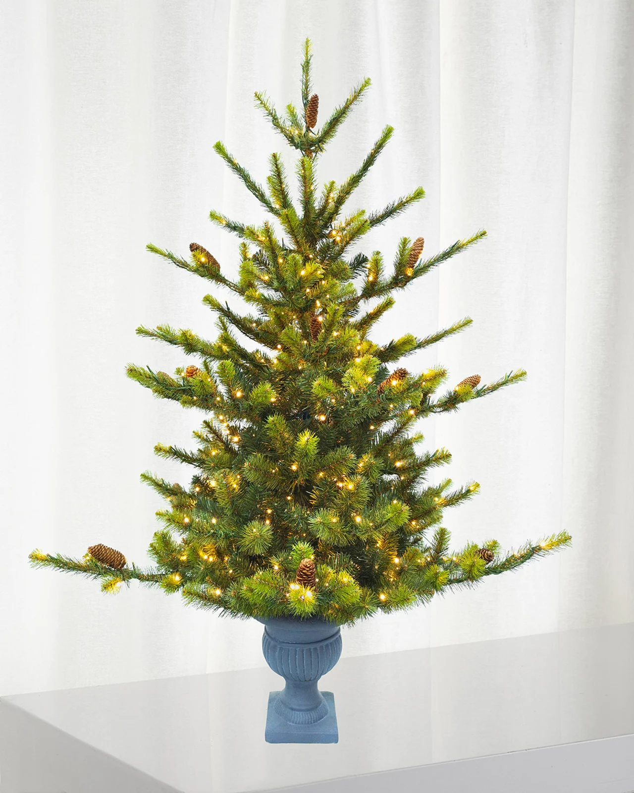 Winward Home Deluxe Village Mix Pine 5 ' Potted Pre-Lit Christmas Tree
