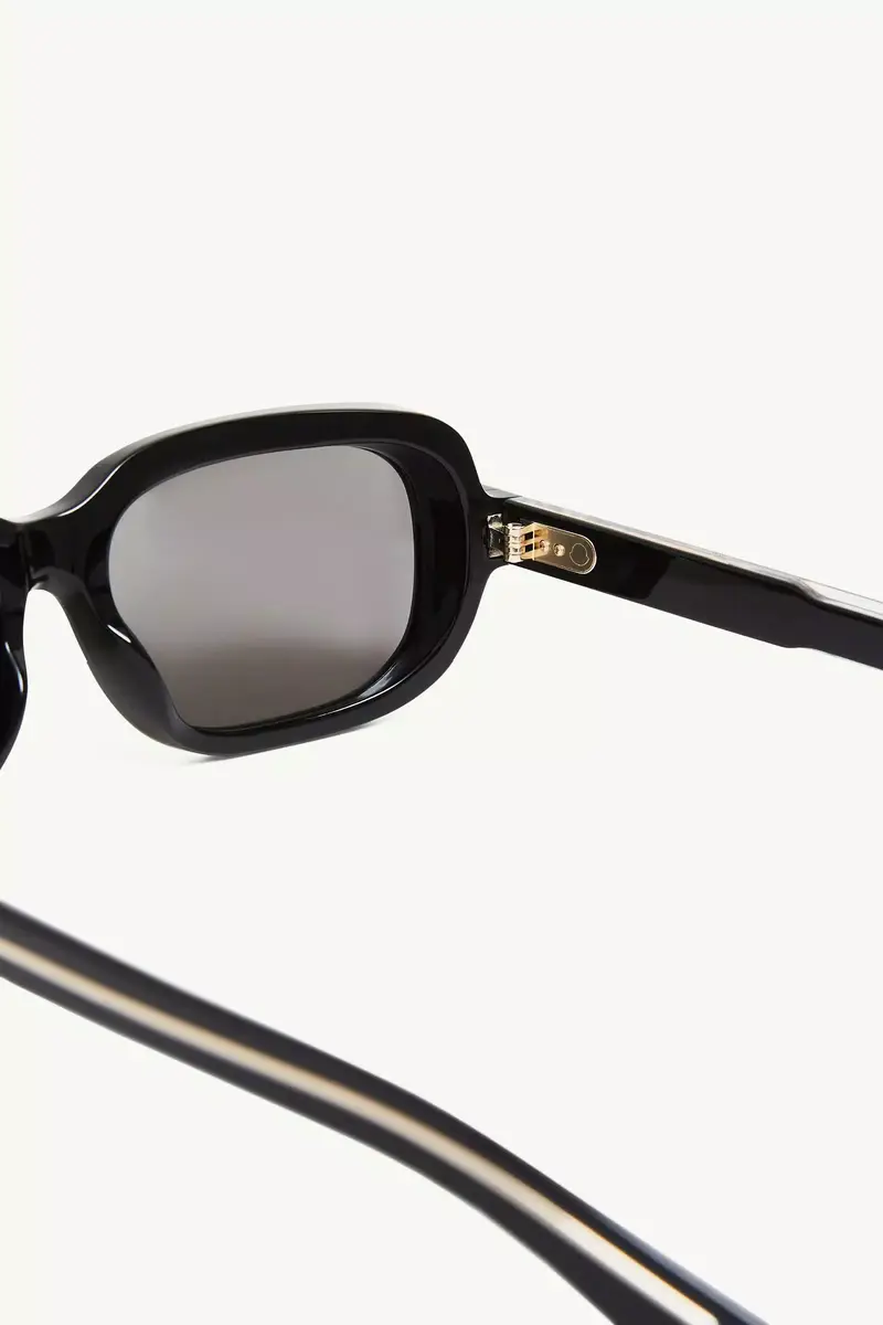 Moncler Lunettes Suntrap Rectangular Sunglasses | Thumbnail 6 Moncler Lunettes Suntrap Rectangular Sunglasses | Thumbnail 6