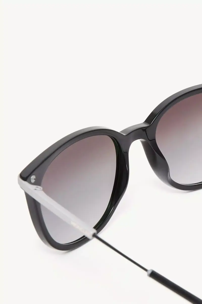 Moncler Lunettes Korra Oval Sunglasses | Thumbnail 6 Moncler Lunettes Korra Oval Sunglasses | Thumbnail 6