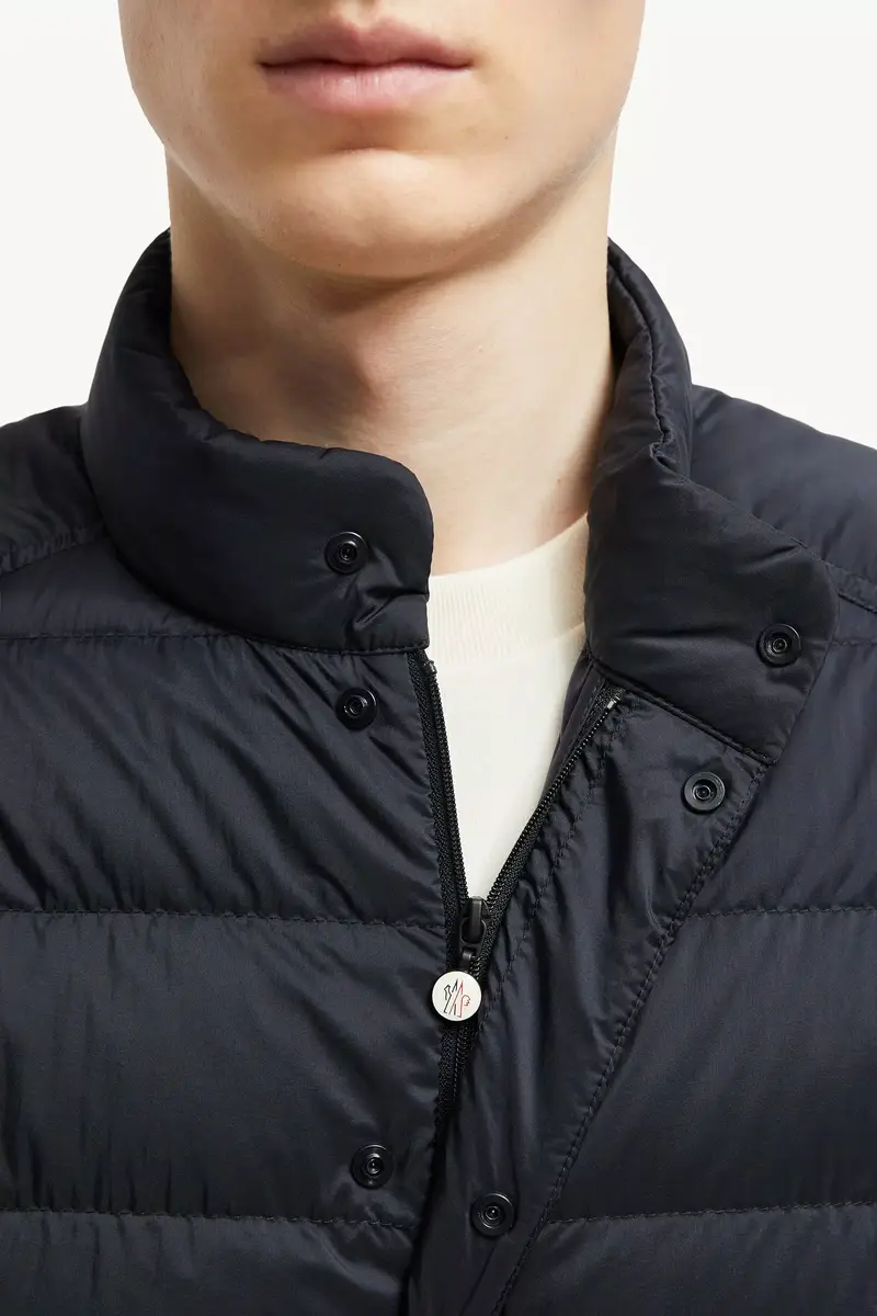 Moncler Selves Short Down Jacket | Thumbnail 8