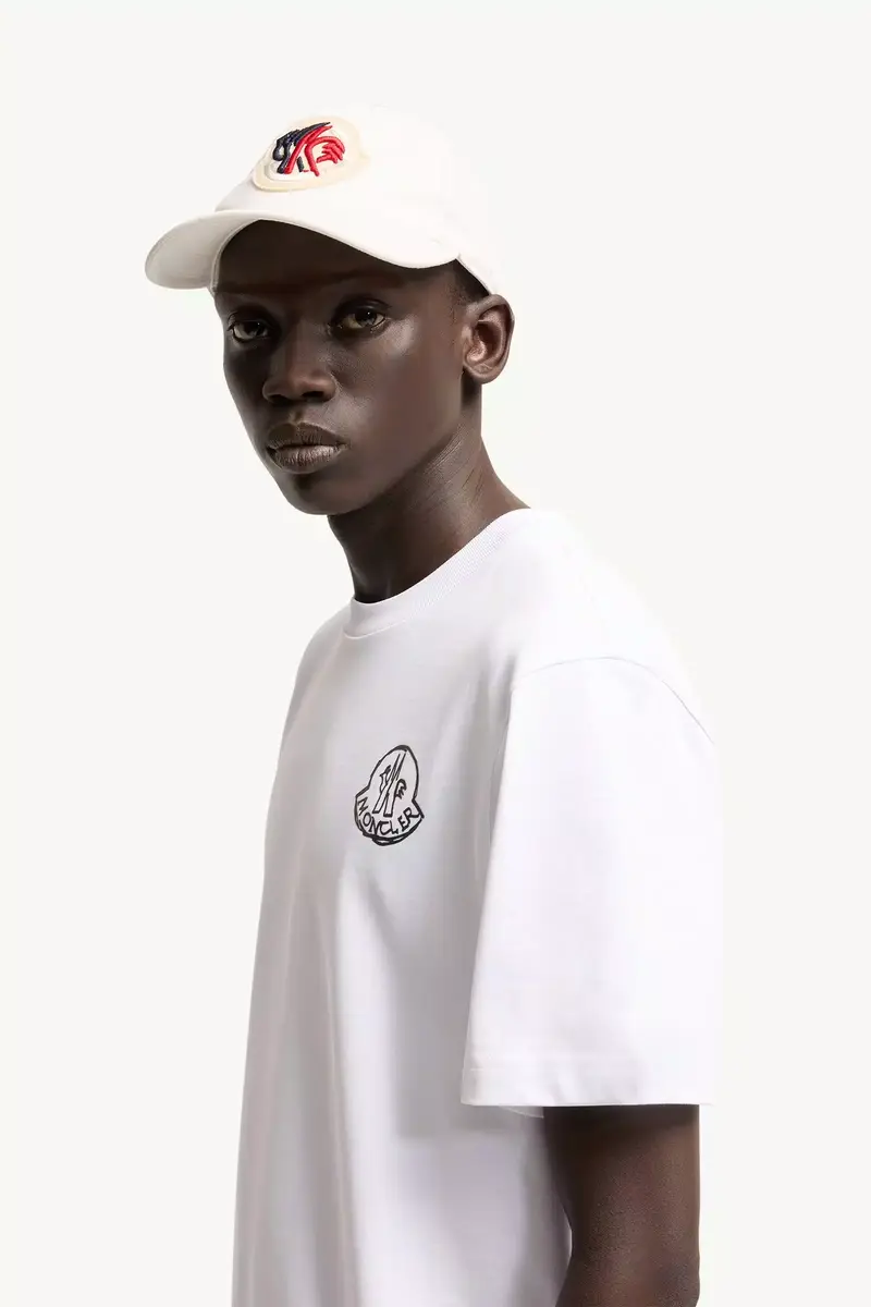 Moncler Cotton Jersey Logo Patch T-shirt | Thumbnail 3 Moncler Cotton Jersey Logo Patch T-shirt | Thumbnail 3