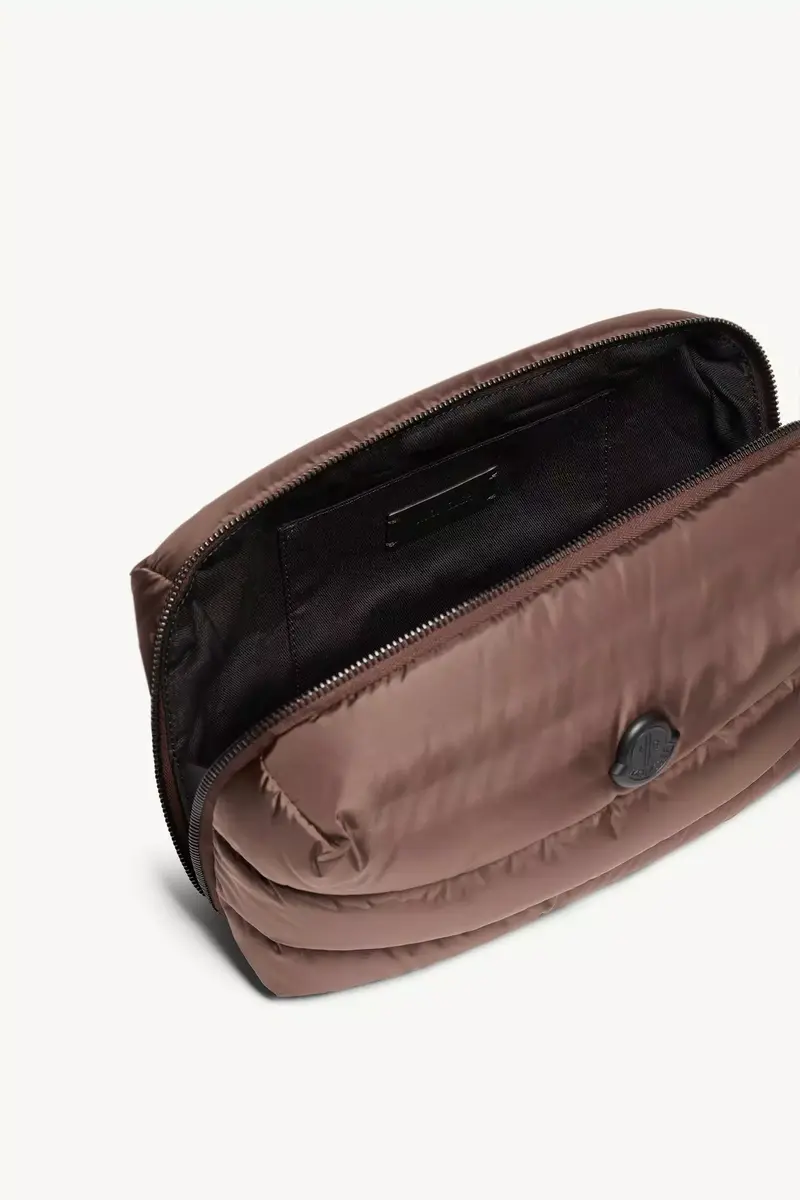 Moncler Caradoc Beauty Case | Thumbnail 5 Moncler Caradoc Beauty Case | Thumbnail 5