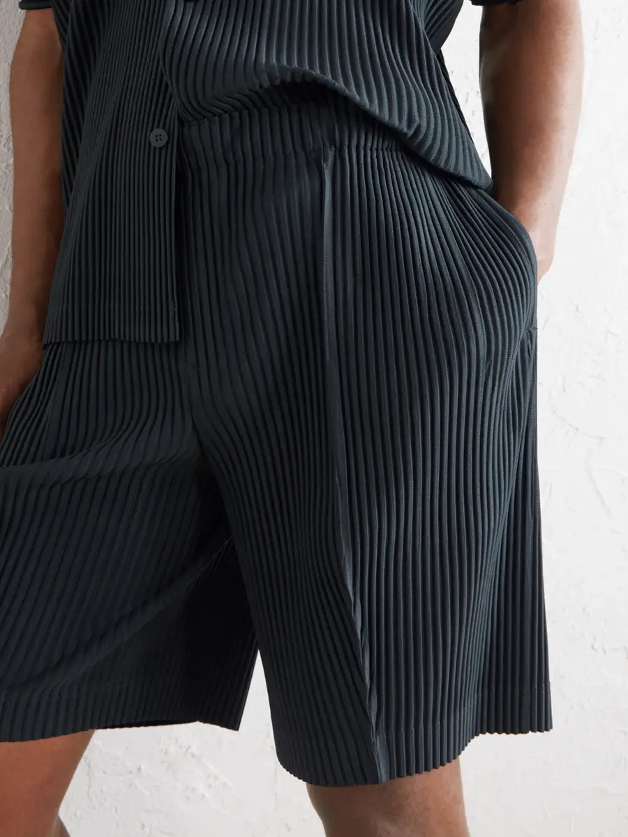 Homme Plissé Issey Miyake August Straight-Leg Plissé Shorts - Men | Thumbnail 5 Homme Plissé Issey Miyake August Straight-Leg Plissé Shorts - Men | Thumbnail 5