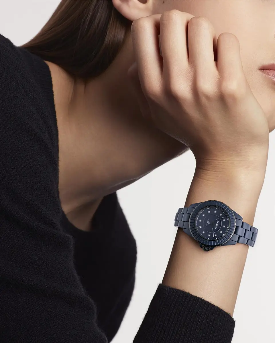 Chanel J12 BLEU WATCH CALIBER 12.2, 33 MM | Thumbnail 4