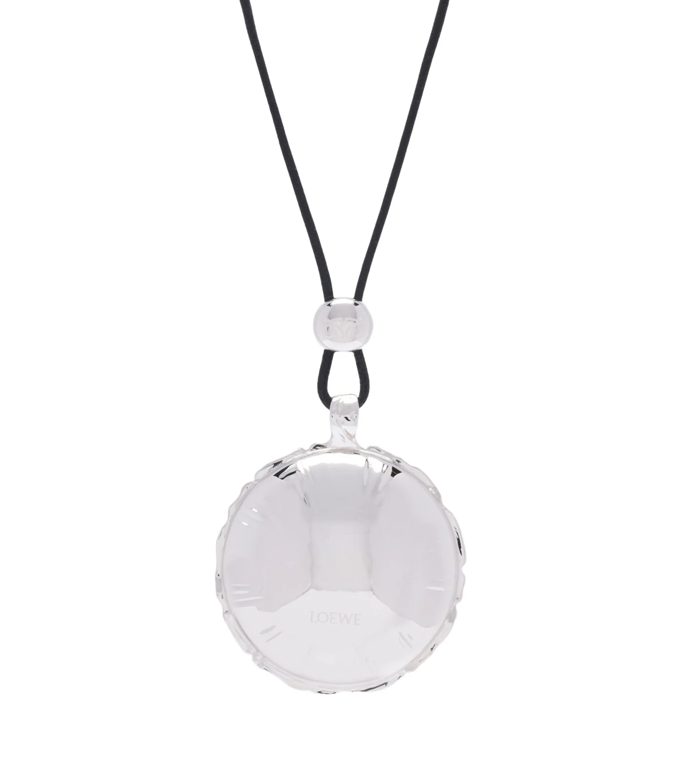 Embellished pendant necklace