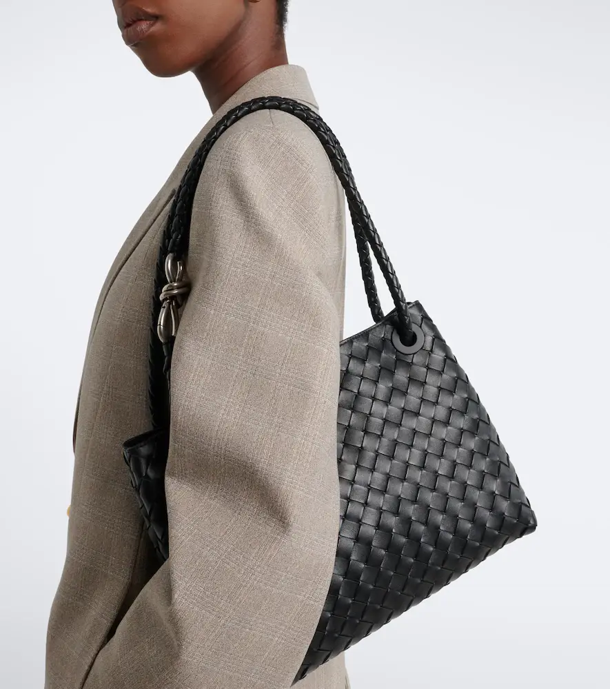 Bottega Veneta Andiamo Intrecciato Large leather top-handle bag | Thumbnail 7 Bottega Veneta Andiamo Intrecciato Large leather top-handle bag | Thumbnail 7