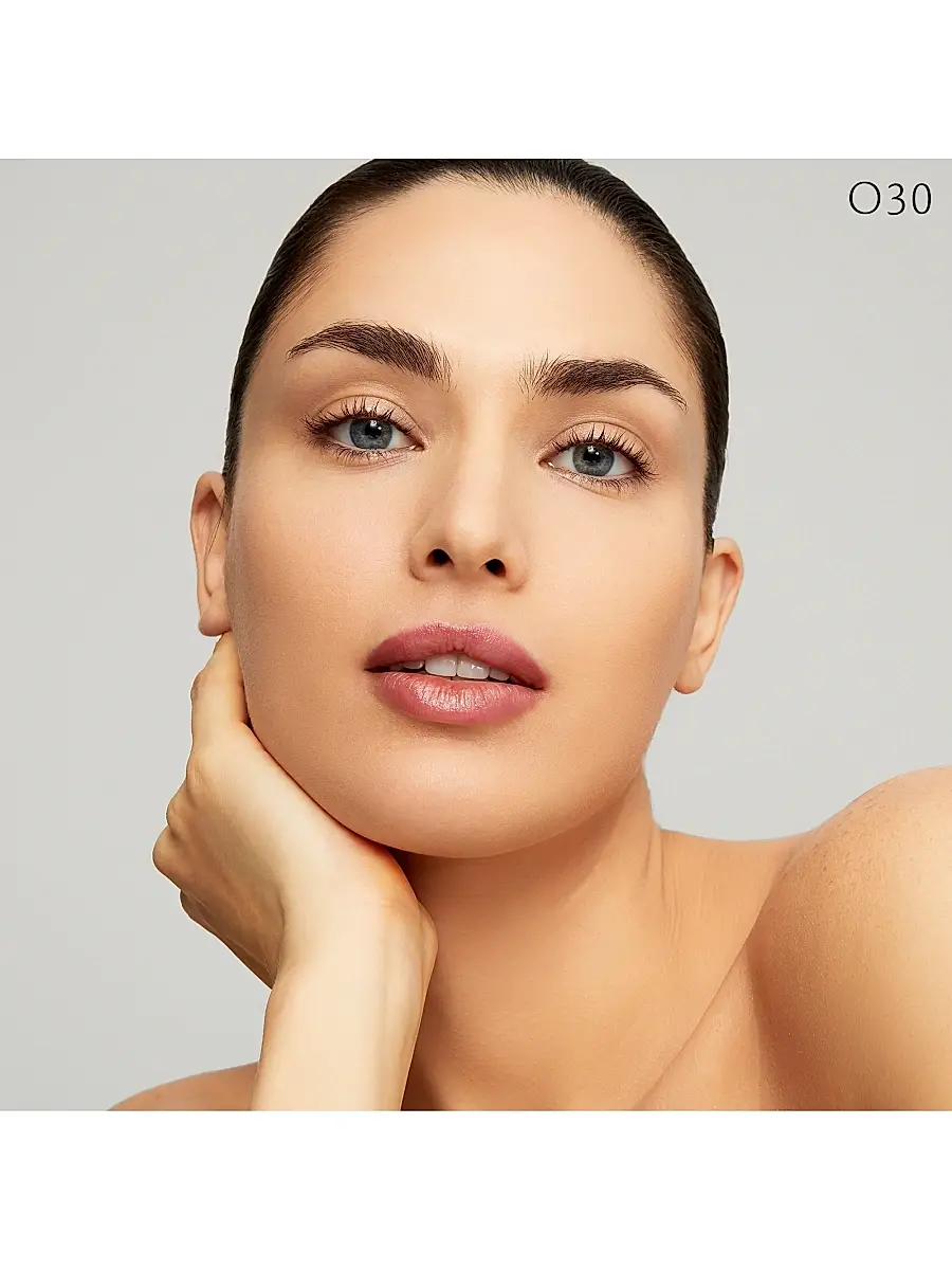CLÉ DE PEAU BEAUTÉ Women's Radiant Fluid Foundation Natural Broad Spectrum SPF 25 Sunscreen | Thumbnail 3 CLÉ DE PEAU BEAUTÉ Women's Radiant Fluid Foundation Natural Broad Spectrum SPF 25 Sunscreen | Thumbnail 3