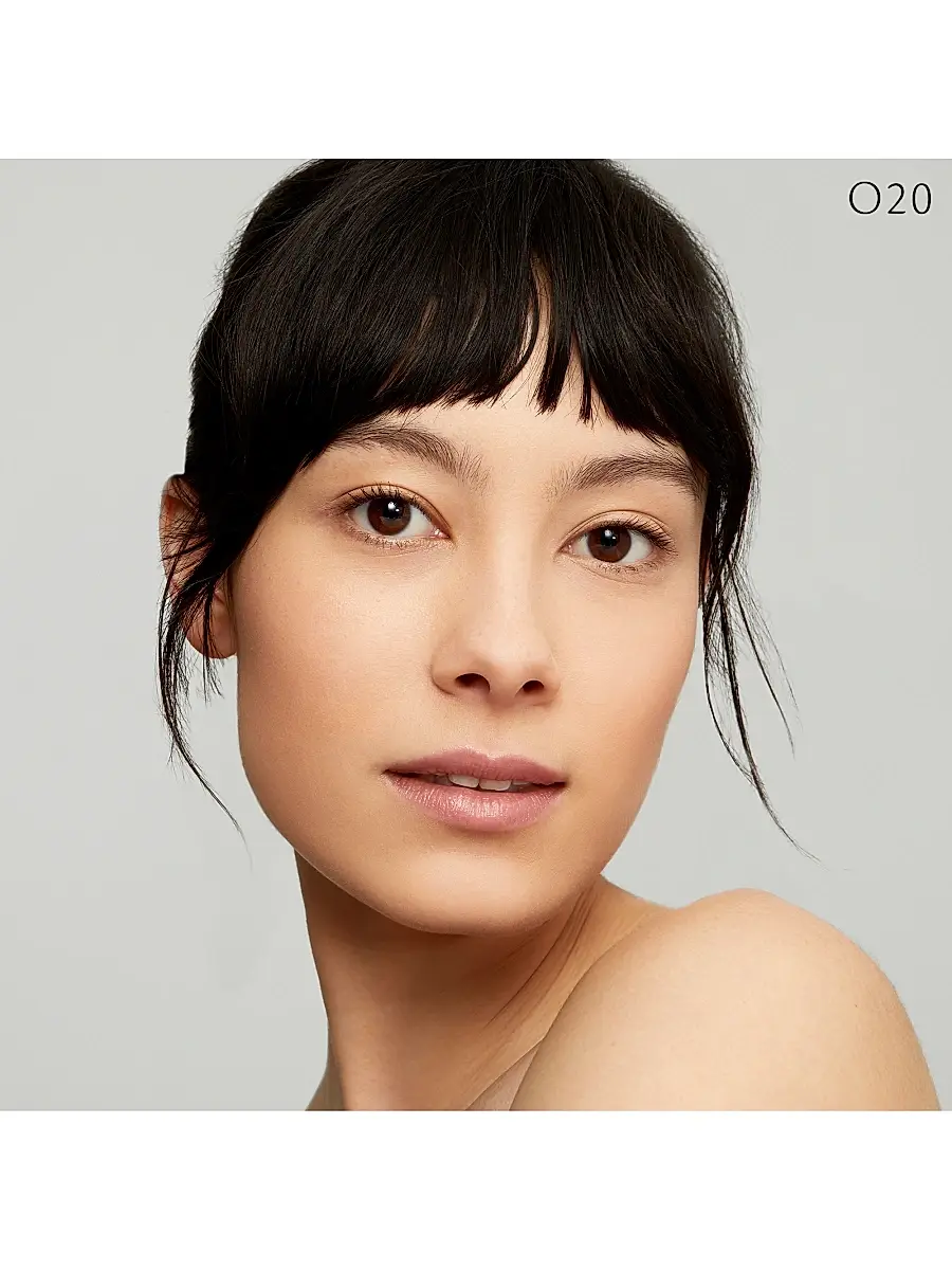 CLÉ DE PEAU BEAUTÉ Women's Radiant Fluid Foundation Natural Broad Spectrum SPF 25 Sunscreen | Thumbnail 3 CLÉ DE PEAU BEAUTÉ Women's Radiant Fluid Foundation Natural Broad Spectrum SPF 25 Sunscreen | Thumbnail 3