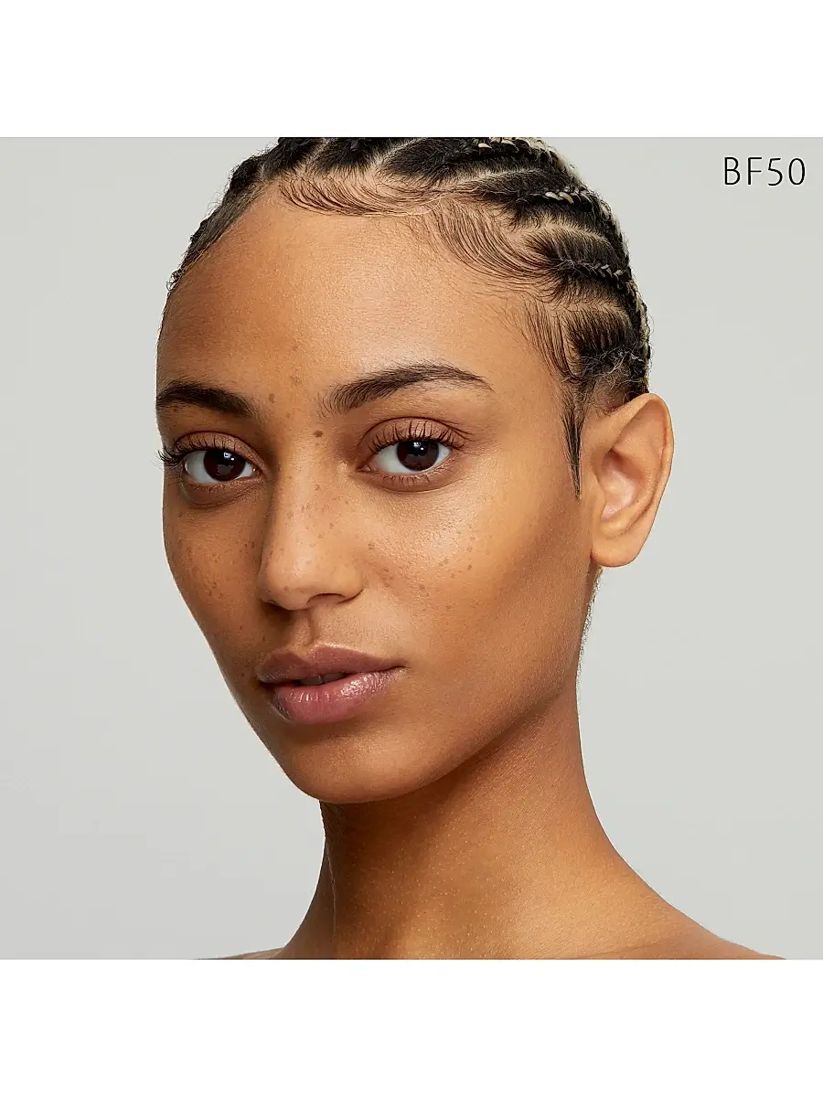CLÉ DE PEAU BEAUTÉ Women's Radiant Fluid Foundation Natural Broad Spectrum SPF 25 Sunscreen | Thumbnail 3 CLÉ DE PEAU BEAUTÉ Women's Radiant Fluid Foundation Natural Broad Spectrum SPF 25 Sunscreen | Thumbnail 3