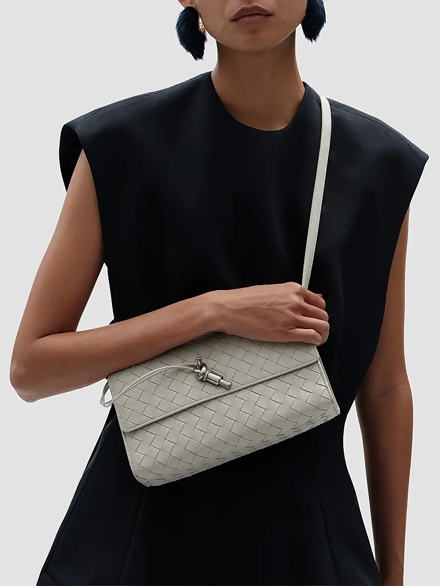 Bottega Veneta Women's Andiamo 25 Leather Clutch | Thumbnail 2 Bottega Veneta Women's Andiamo 25 Leather Clutch | Thumbnail 2