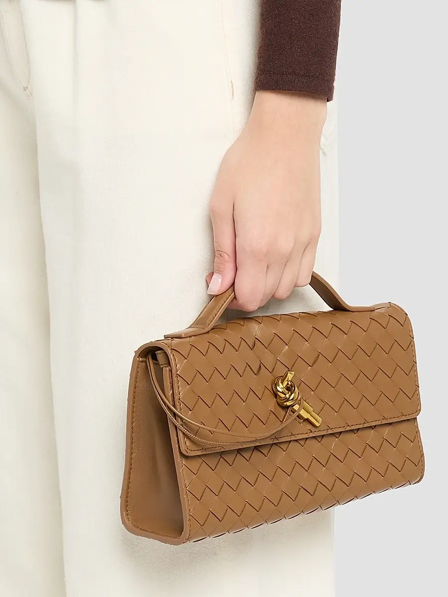 Bottega Veneta Women's Andiamo 25 Leather Clutch | Thumbnail 2