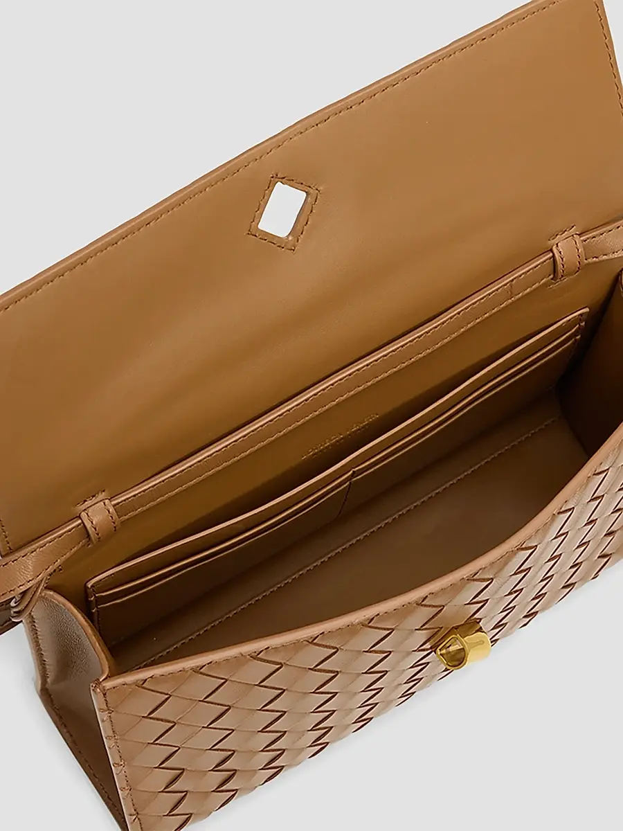 Bottega Veneta Women's Andiamo 25 Leather Clutch | Thumbnail 4