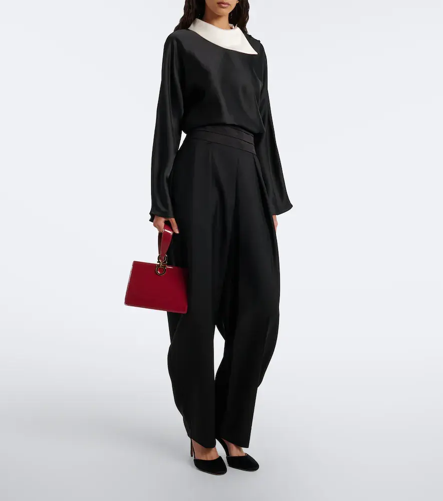 Ferragamo Gancini Small patent leather clutch | Thumbnail 5 Ferragamo Gancini Small patent leather clutch | Thumbnail 5