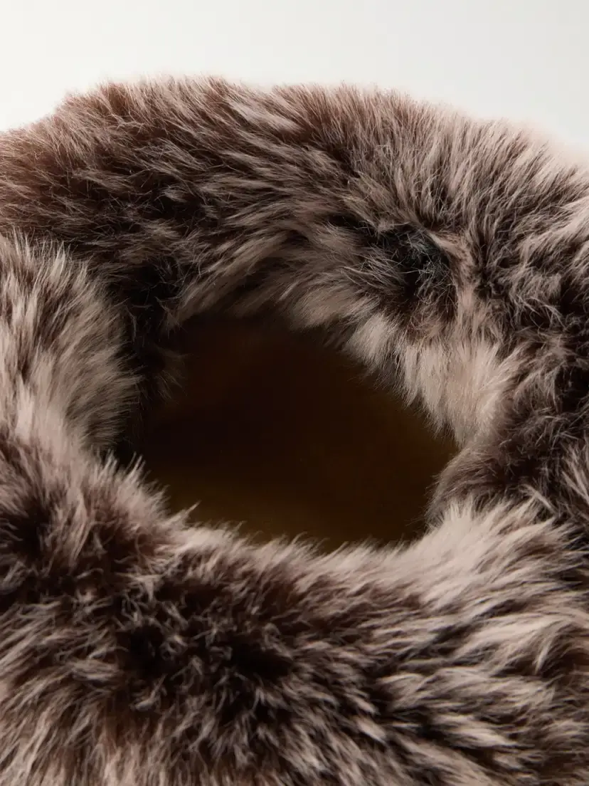 Loewe Flamenco Medium Shearling-trimmed Leather Clutch | Thumbnail 5 Loewe Flamenco Medium Shearling-trimmed Leather Clutch | Thumbnail 5