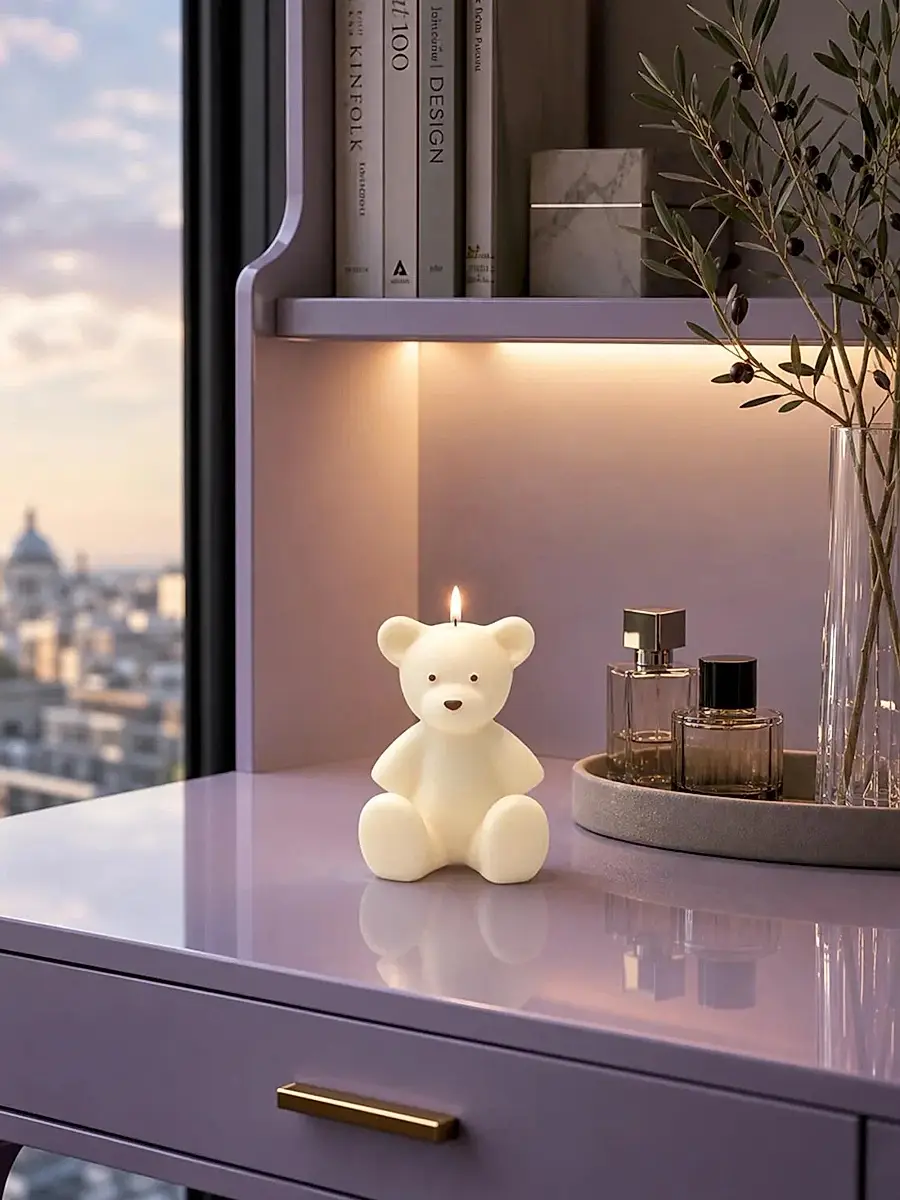 Davie Ocho Candle Co. Bedford Teddy Bear Candle | Thumbnail 4