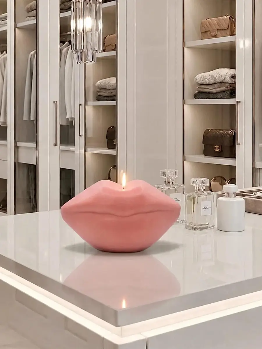 Davie Ocho Candle Co. Big Kiss Candle | Thumbnail 2 Davie Ocho Candle Co. Big Kiss Candle | Thumbnail 2