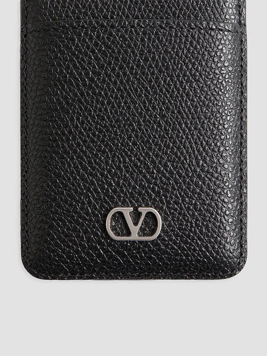 Valentino Men's VLogo Signature Magnetic Cardholder in Grainy Calfskin - Black | Thumbnail 4 Valentino Men's VLogo Signature Magnetic Cardholder in Grainy Calfskin - Black | Thumbnail 4