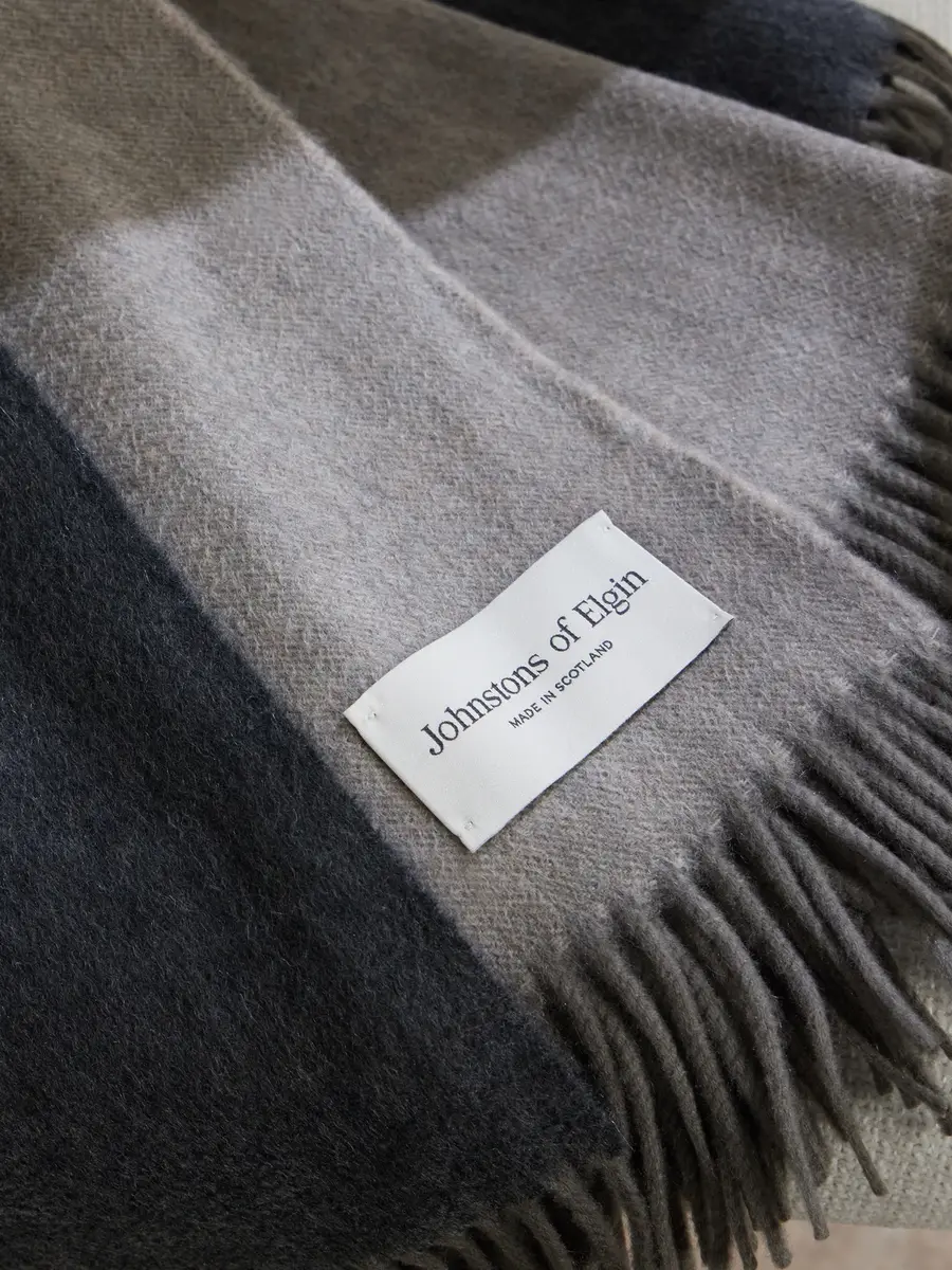 Johnstons of Elgin Umbra Cashmere Throw - Men | Thumbnail 3 Johnstons of Elgin Umbra Cashmere Throw - Men | Thumbnail 3