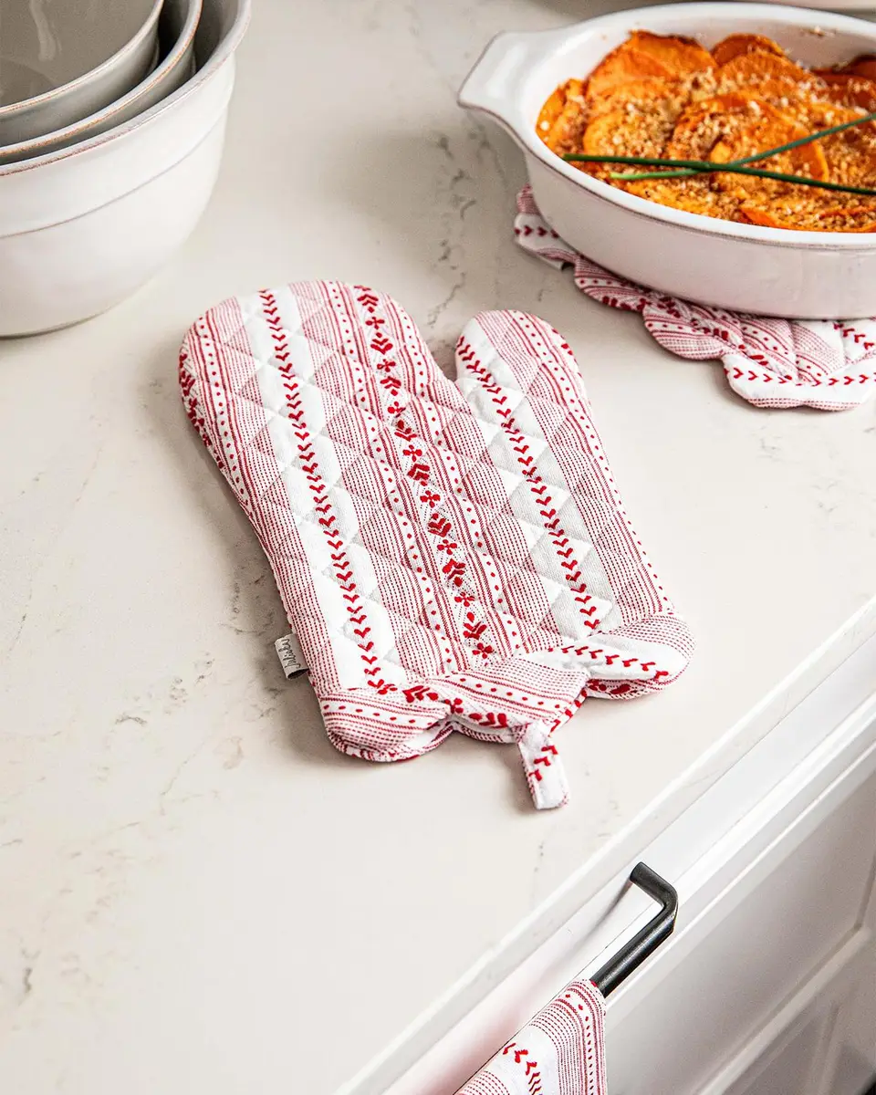 Juliska Villa Stripe Ruby Oven Mitt and Pot Holder 2pc Set | Thumbnail 5 Juliska Villa Stripe Ruby Oven Mitt and Pot Holder 2pc Set | Thumbnail 5