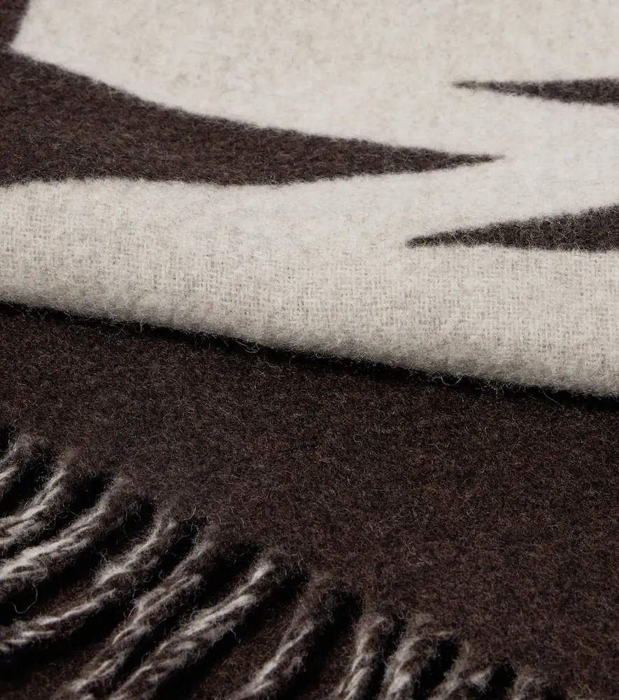 Jacquemus Écharpe logo virgin wool scarf | Thumbnail 5 Jacquemus Écharpe logo virgin wool scarf | Thumbnail 5