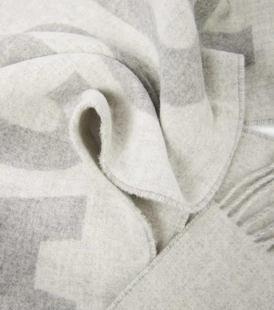 Jacquemus L'écharpe virgin wool scarf | Thumbnail 2 Jacquemus L'écharpe virgin wool scarf | Thumbnail 2