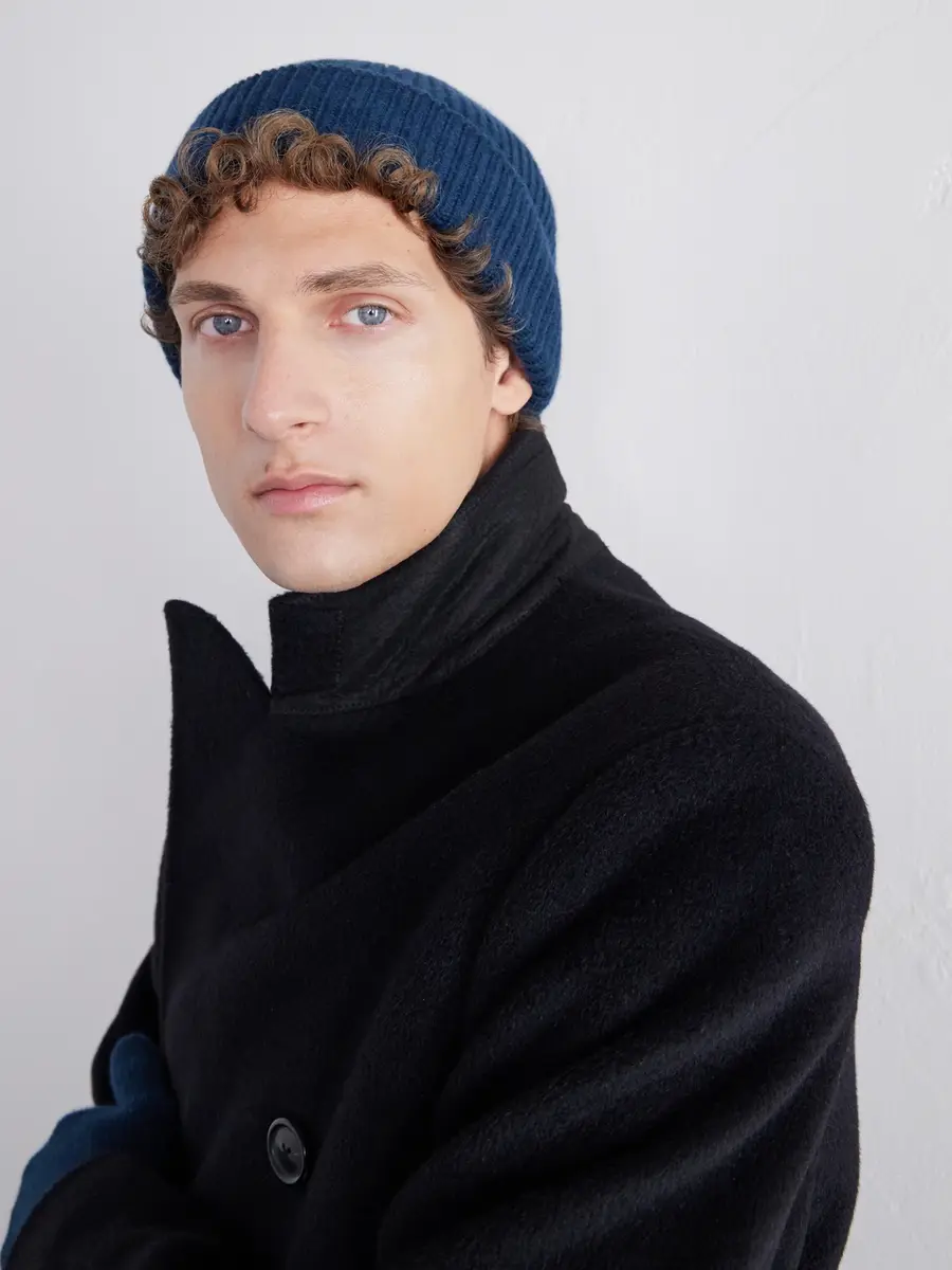 Johnstons of Elgin Ribbed Gloves and Beanie Cashmere Set - Men | Thumbnail 3 Johnstons of Elgin Ribbed Gloves and Beanie Cashmere Set - Men | Thumbnail 3