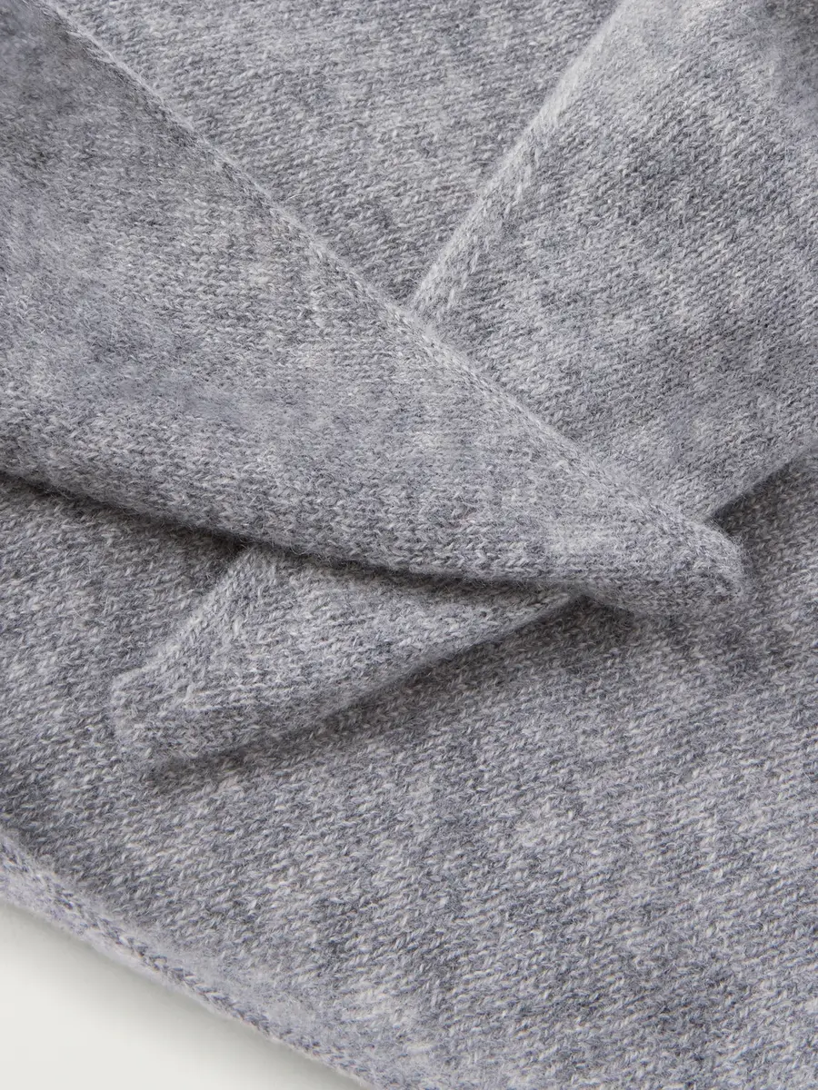 Johnstons of Elgin Reel Cashmere Scarf - Men | Thumbnail 3 Johnstons of Elgin Reel Cashmere Scarf - Men | Thumbnail 3