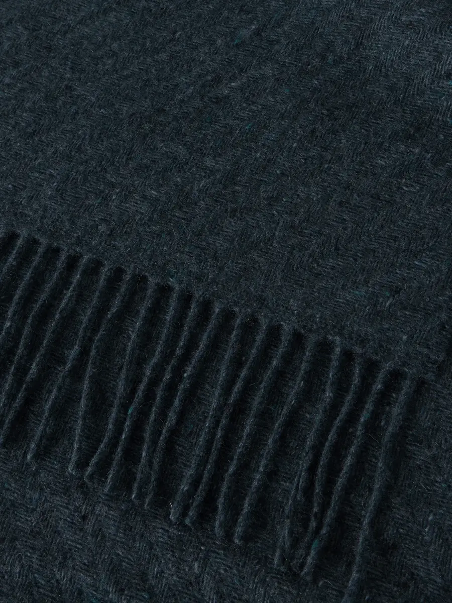 Johnstons of Elgin Fringed Cashmere Scarf - Men | Thumbnail 4 Johnstons of Elgin Fringed Cashmere Scarf - Men | Thumbnail 4