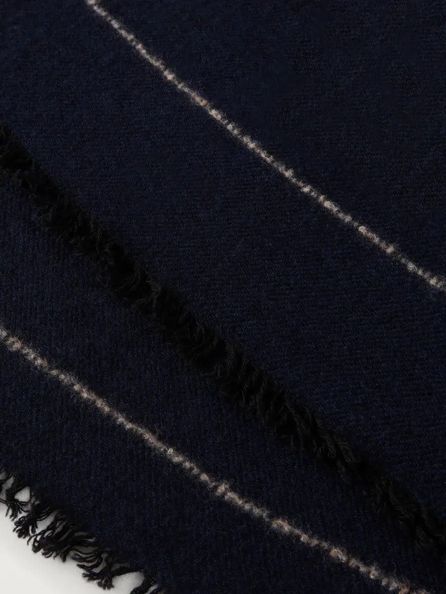 Johnstons of Elgin Usan Frayed Cashmere Scarf - Men | Thumbnail 4 Johnstons of Elgin Usan Frayed Cashmere Scarf - Men | Thumbnail 4