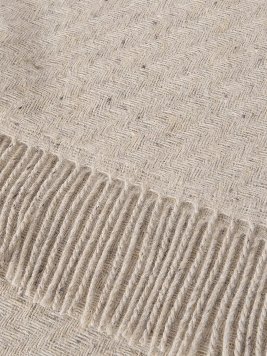 Johnstons of Elgin Fringed Cashmere Scarf - Men | Thumbnail 4 Johnstons of Elgin Fringed Cashmere Scarf - Men | Thumbnail 4