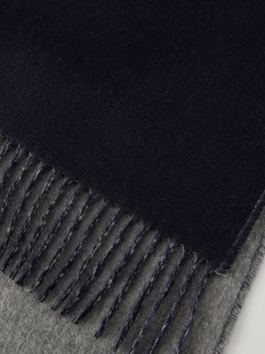 Johnstons of Elgin Ulva Reversible Cashmere Scarf - Men | Thumbnail 4 Johnstons of Elgin Ulva Reversible Cashmere Scarf - Men | Thumbnail 4