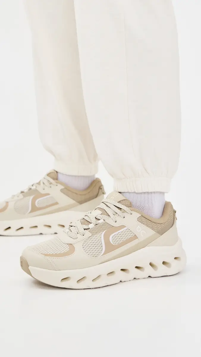 ON Cloudtilt Arc Sneakers | Thumbnail 3