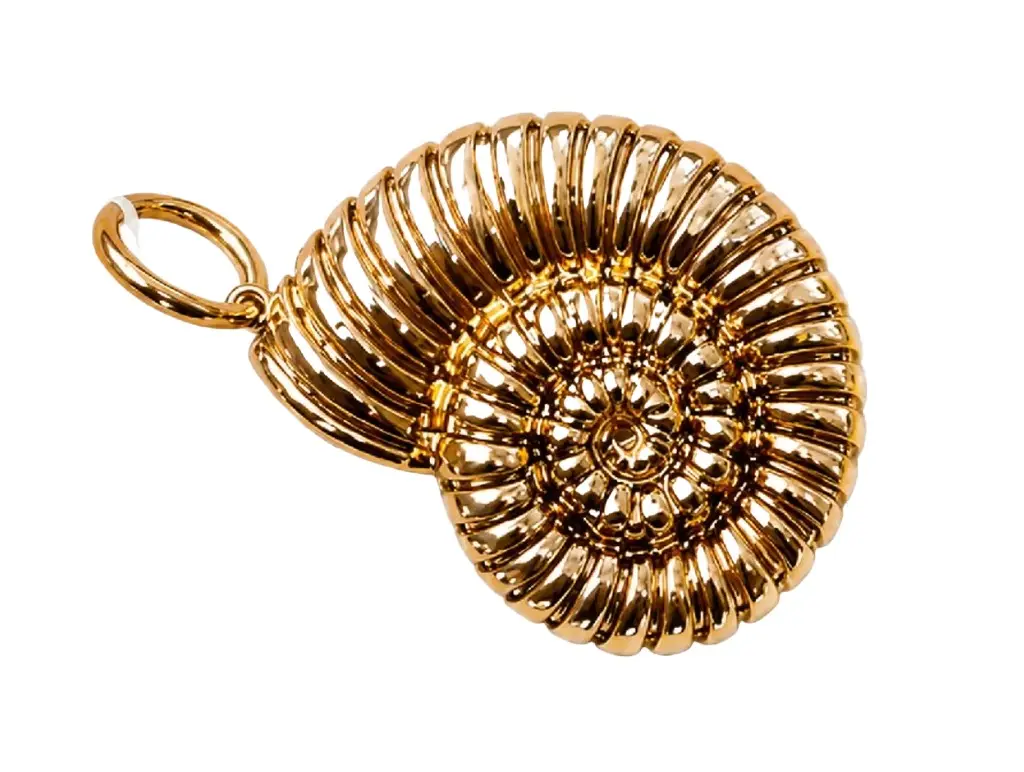 Wish Fine Jewelry 18K Gold Shell Pendant