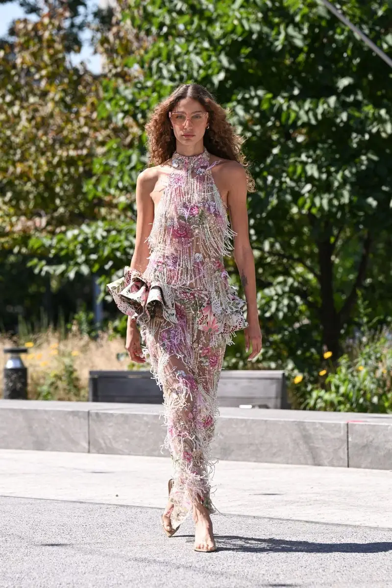 BLOOM GARDEN EMBROIDERY DRESS (RUNWAY) BLOOM GARDEN EMBROIDERY DRESS (RUNWAY)