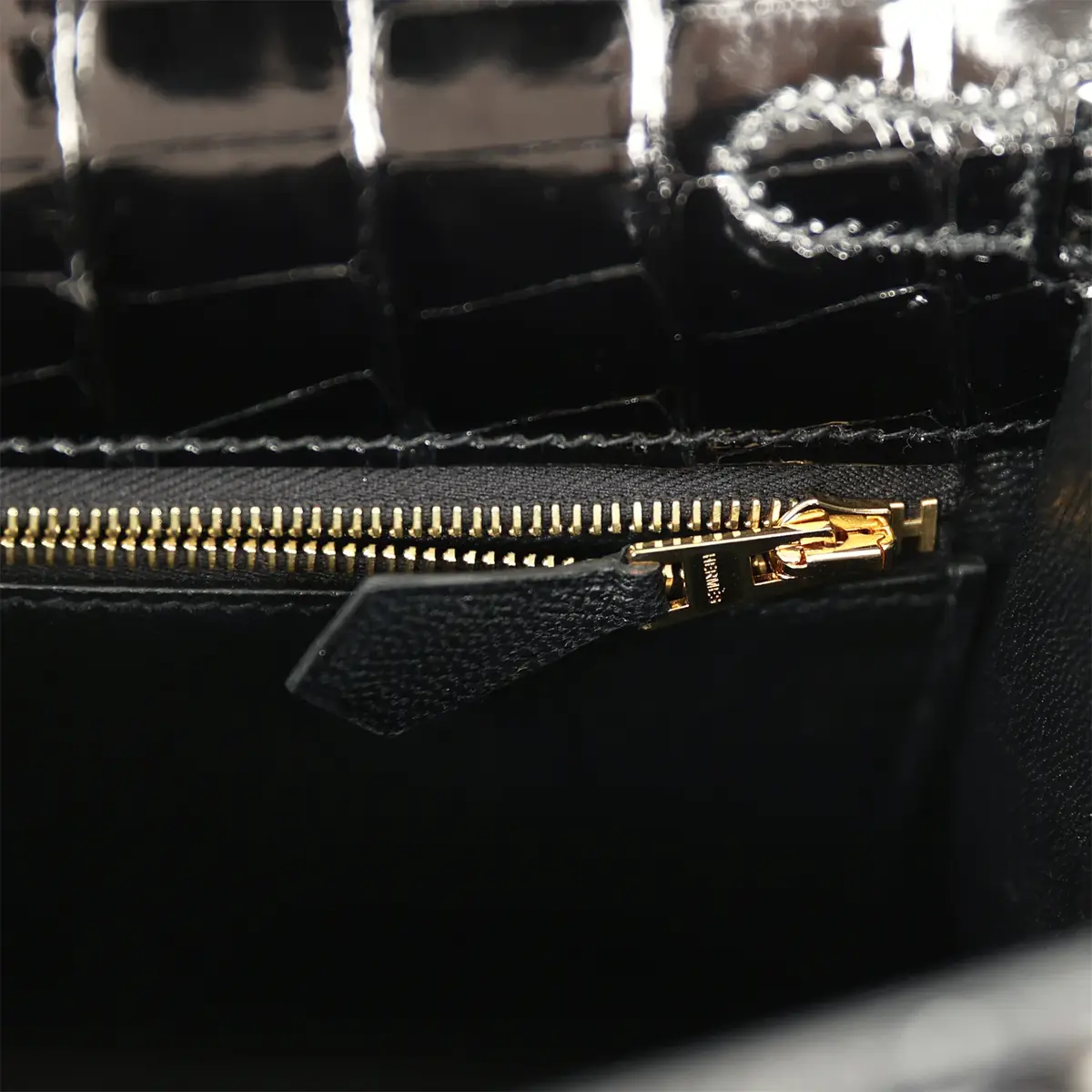 HERMÈS Pre-owned Hermes Kelly Sellier 25 Black Shiny Alligator Gold Hardware | Thumbnail 9 HERMÈS Pre-owned Hermes Kelly Sellier 25 Black Shiny Alligator Gold Hardware | Thumbnail 9