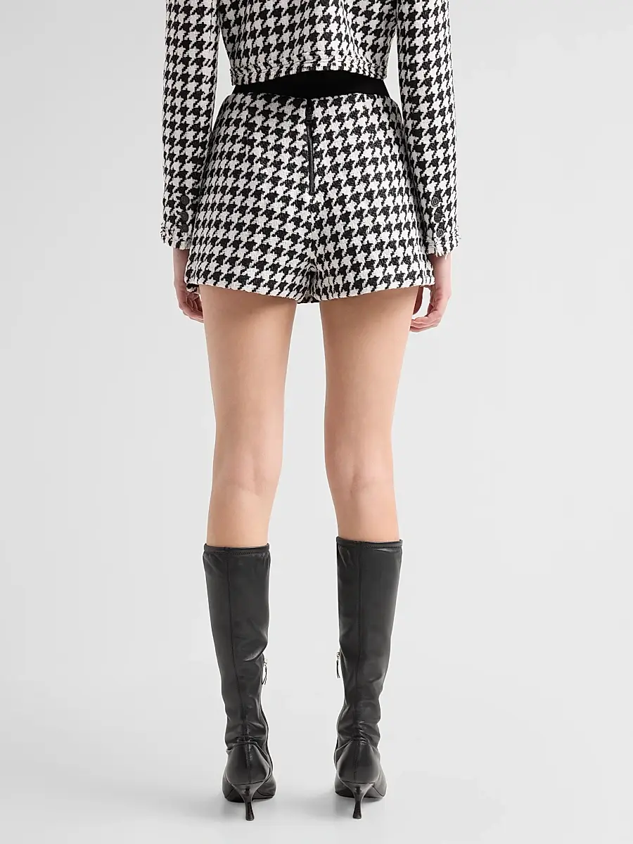 Alice + Olivia Women's Lakelyn Houndstooth Mini Skort | Thumbnail 3 Alice + Olivia Women's Lakelyn Houndstooth Mini Skort | Thumbnail 3