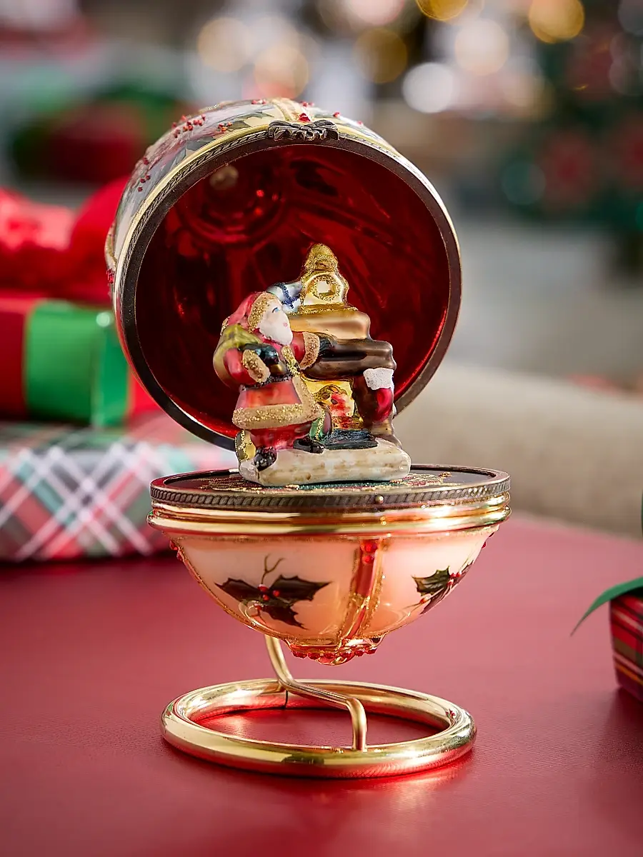 Komozja Santa By The Fireplace Hinged Egg Ornament | Thumbnail 2