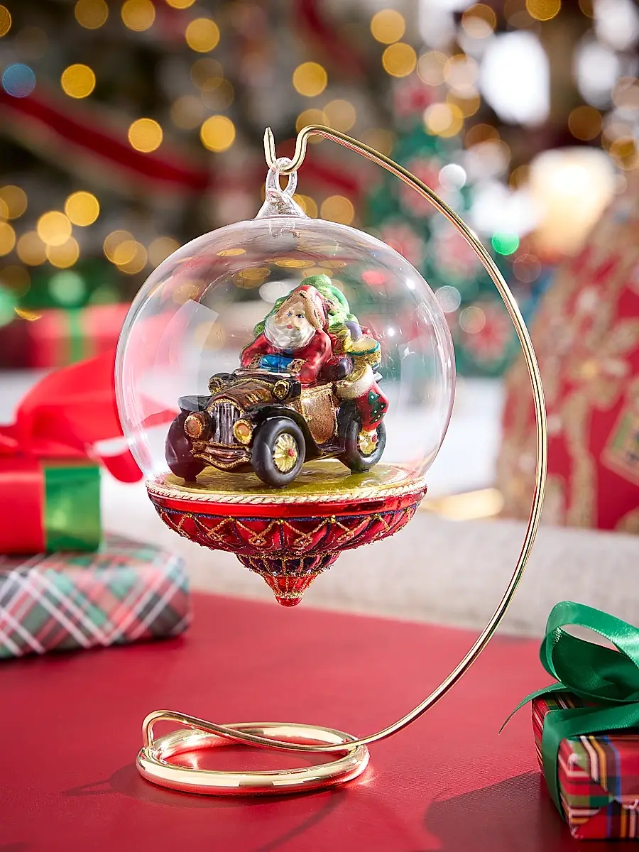 Komozja Glass Santa In A Classic Car Ornament
