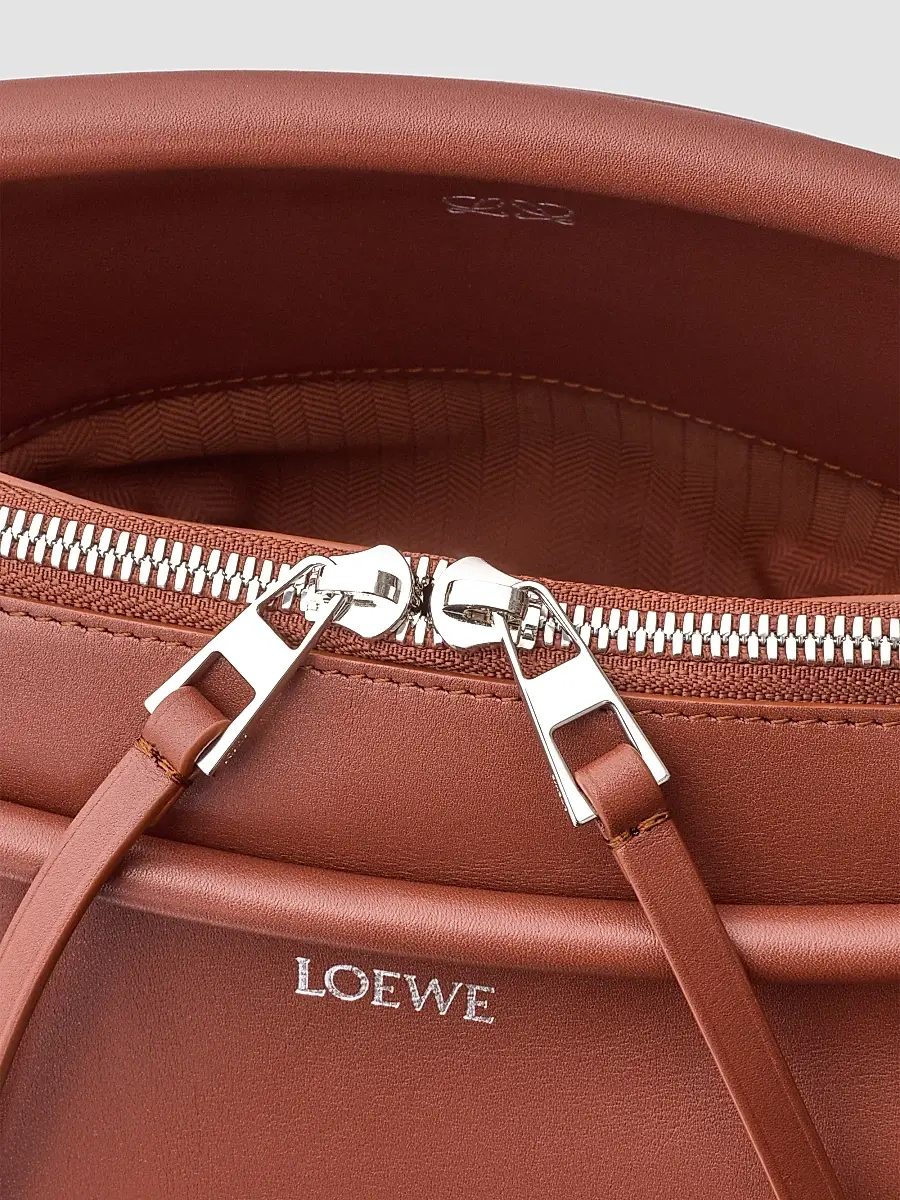 Loewe Women's Whisker Small Leather Shoulder Bag | Thumbnail 6