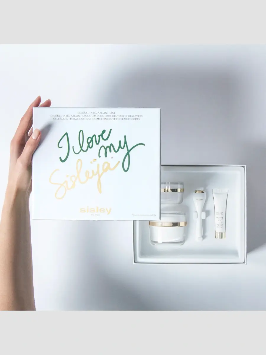 Sisley-Paris Sisleÿ A L'Intégral 4-Piece Anti-Aging Set | Thumbnail 2 Sisley-Paris Sisleÿ A L'Intégral 4-Piece Anti-Aging Set | Thumbnail 2