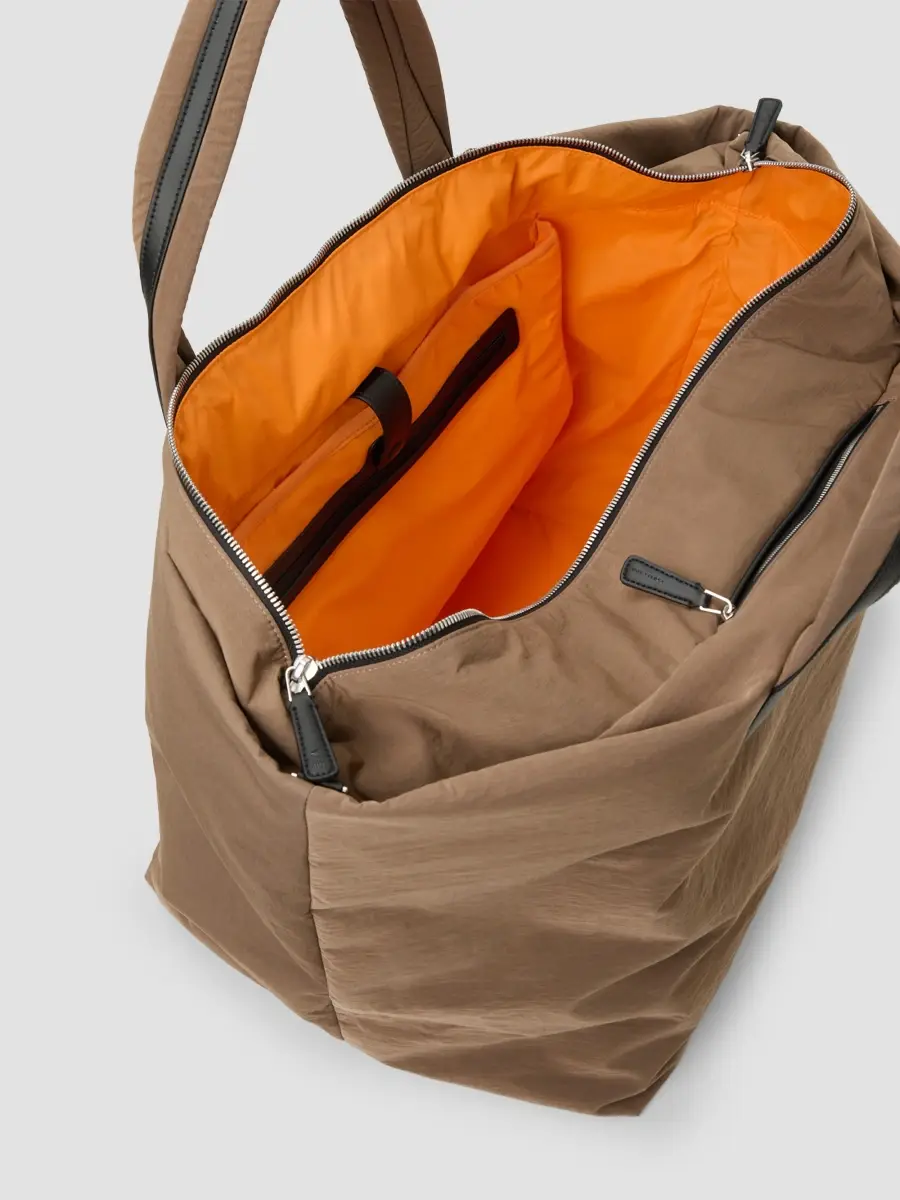 Vee Collective Women's The Trench Essence Weekender Bag | Thumbnail 8 Vee Collective Women's The Trench Essence Weekender Bag | Thumbnail 8