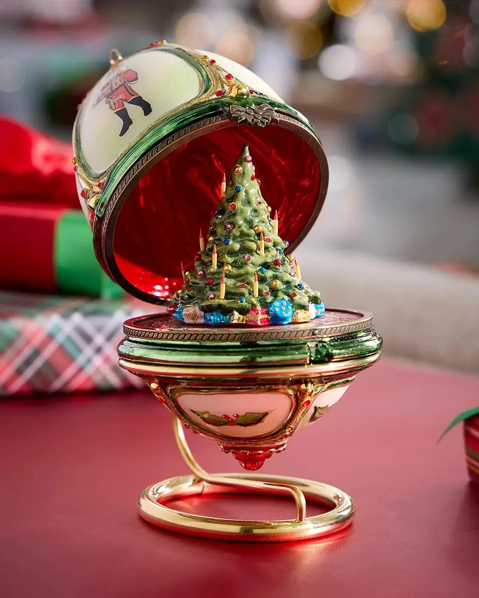 Komozja Christmas Tree with Presents in Hinged Egg Christmas Ornament with Stand | Thumbnail 2 Komozja Christmas Tree with Presents in Hinged Egg Christmas Ornament with Stand | Thumbnail 2
