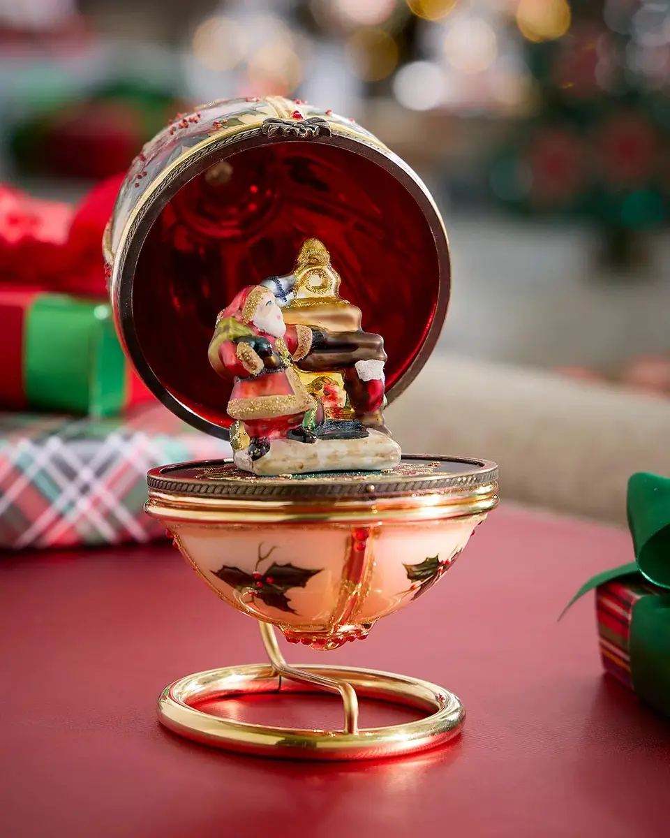 Komozja Santa by the Fireplace in Hinged Egg Christmas Ornament with Stand | Thumbnail 2 Komozja Santa by the Fireplace in Hinged Egg Christmas Ornament with Stand | Thumbnail 2